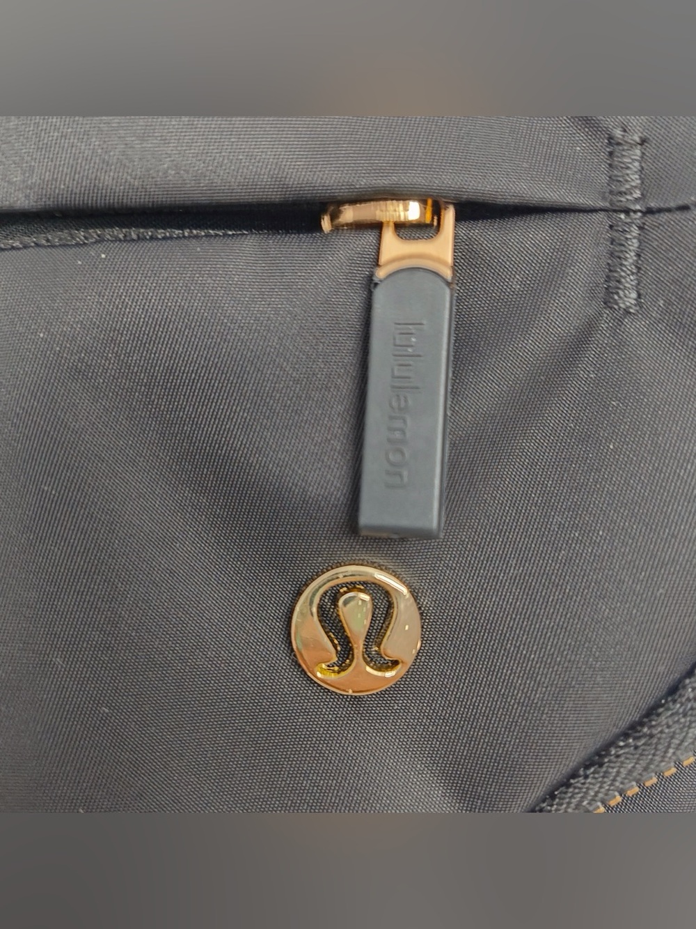 Lululemon Festival Bag 5L • Black/Gold • New - Picture 8 of 8
